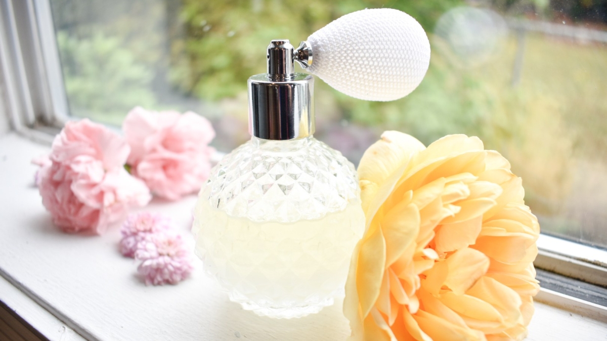 How to make sweet floral perfume with essential oil
